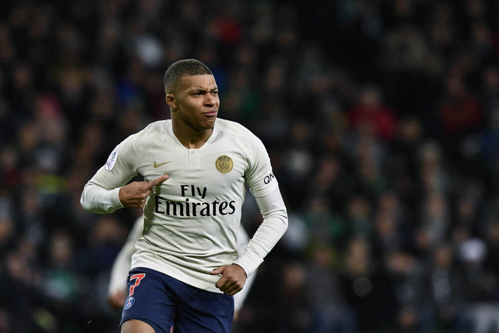 海军航空兵某团开展飞行训练